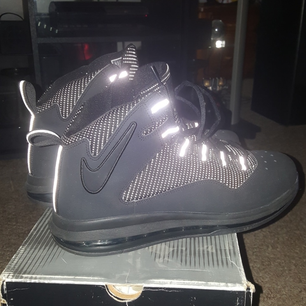 Nike - Picture 4 of 6